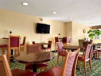  - Days Inn & Suites Lafayette - I-65, Exit 172