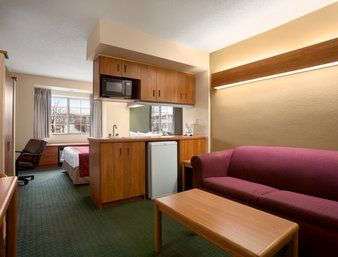 Suite - Days Inn & Suites Lafayette - I-65, Exit 172