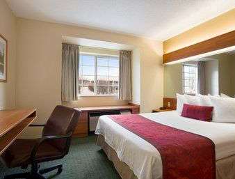 Suite - Days Inn & Suites Lafayette - I-65, Exit 172