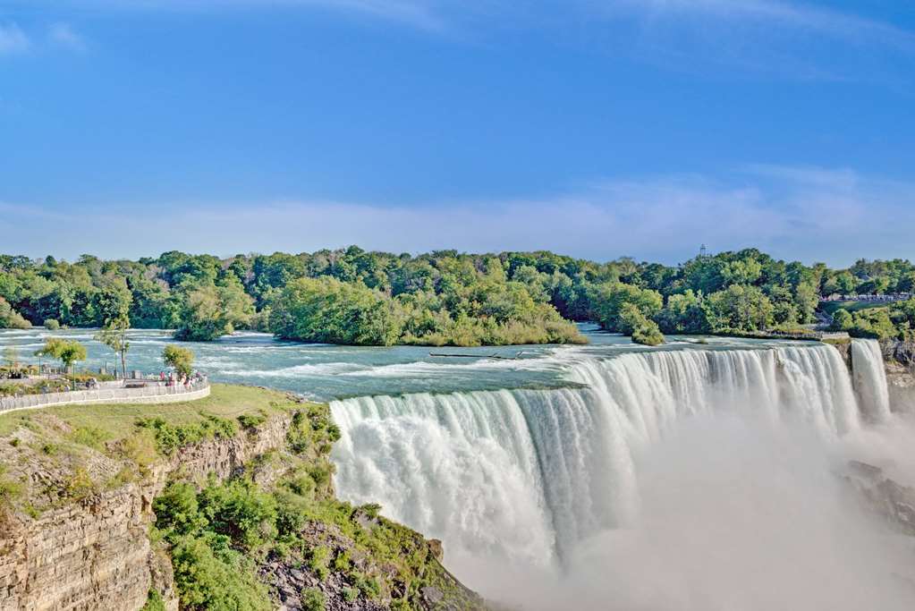 Days Inn & Suites Niagara Falls/Buffalo