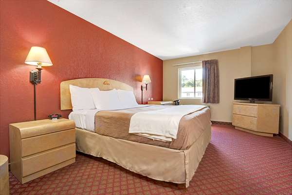  - Days Inn Niagara Falls