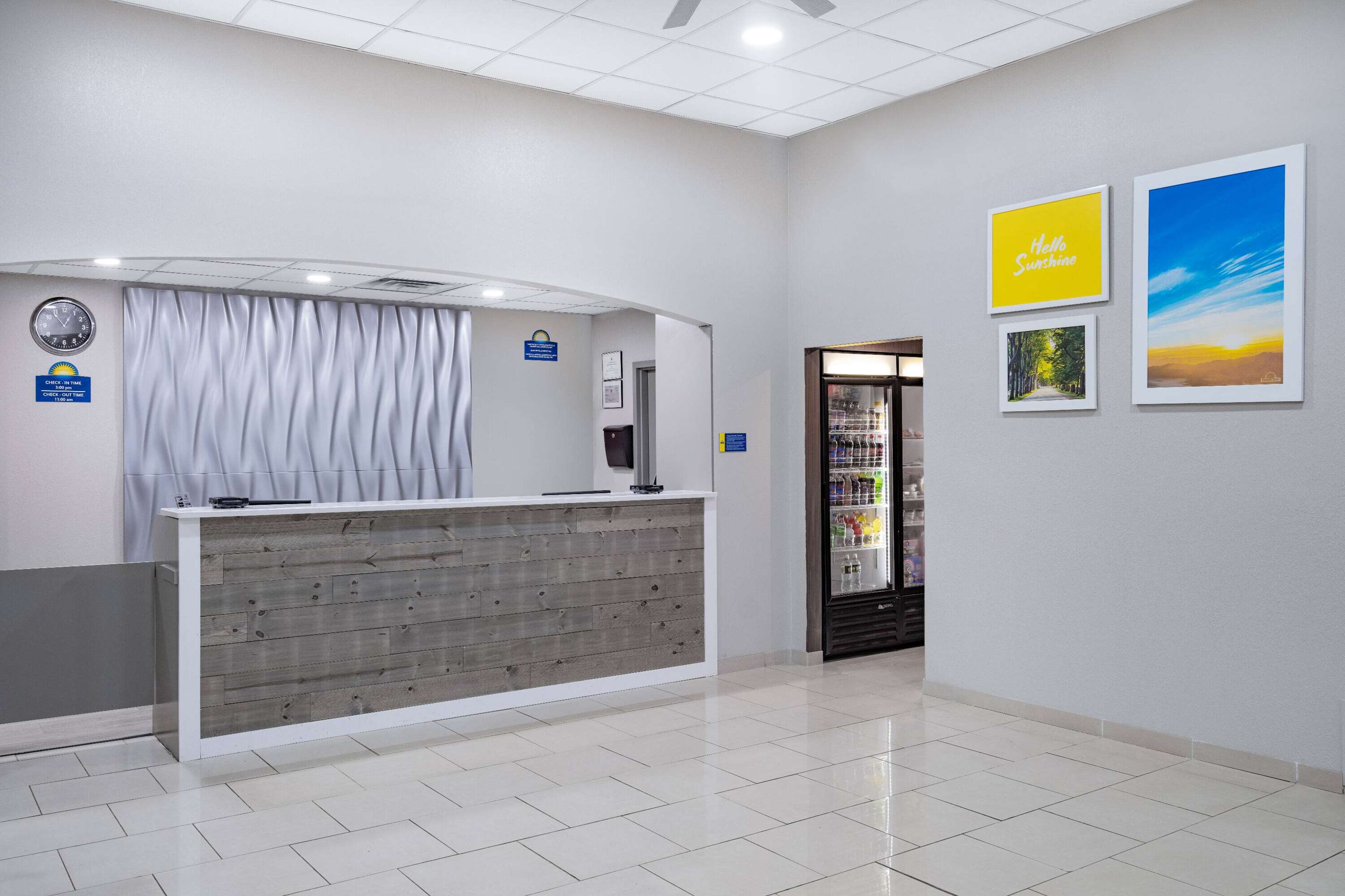Reception | Days Inn & Suites by Wyndham Niagara Falls/Buffalo