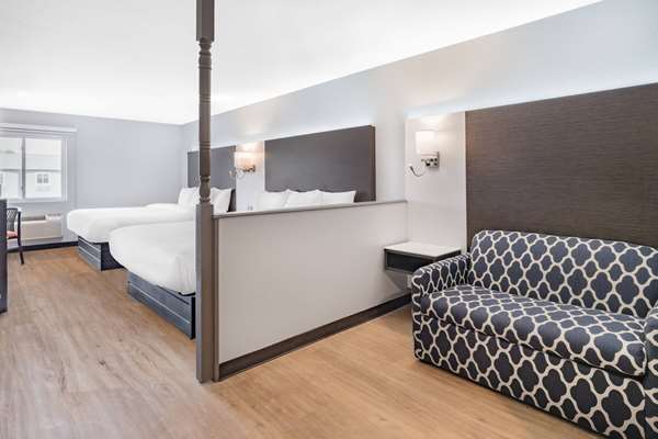 Suite - Days Inn Niagara Falls