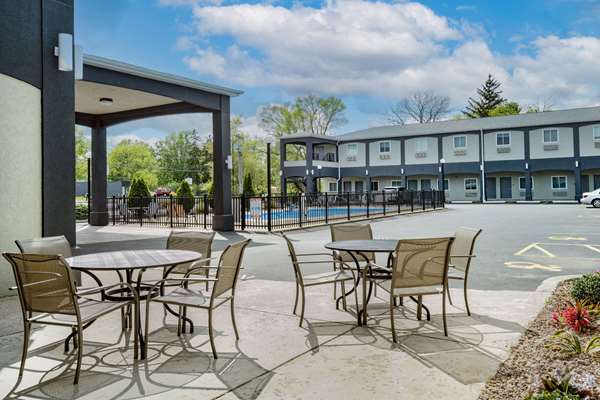  - Days Inn Niagara Falls