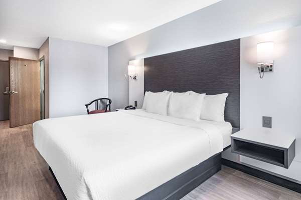  - Days Inn Niagara Falls