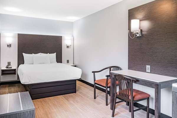  - Days Inn Niagara Falls