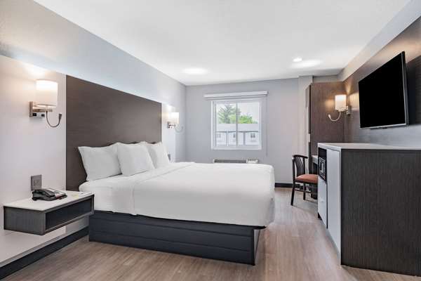  - Days Inn Niagara Falls