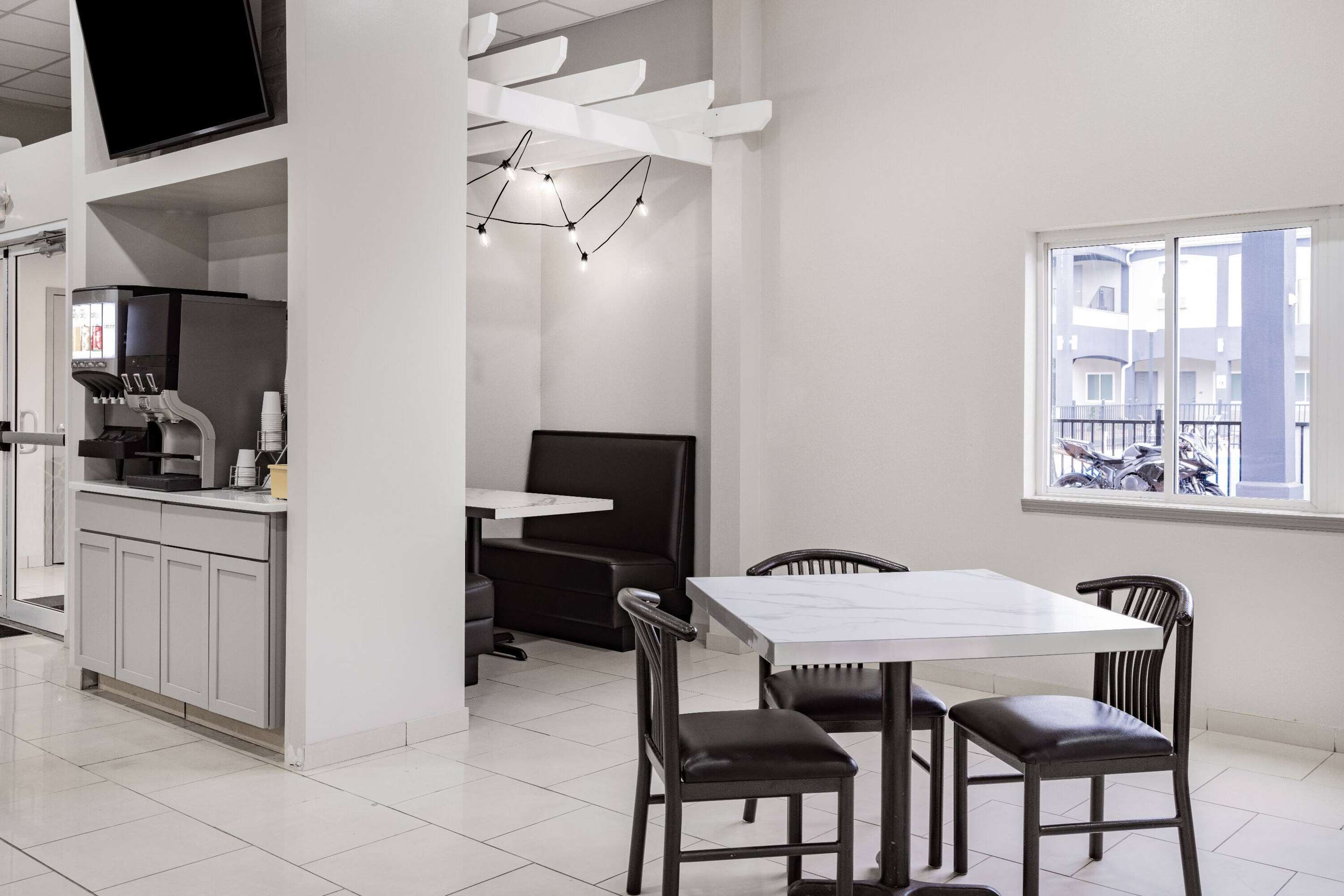 Property amenity | Days Inn & Suites by Wyndham Niagara Falls/Buffalo