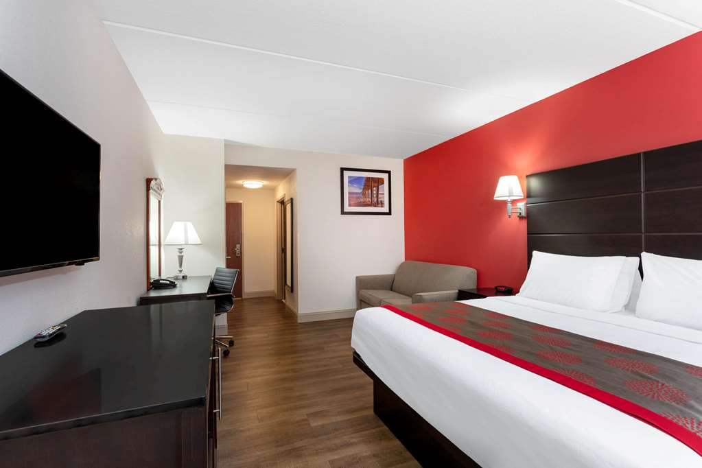RAMADA BY WYNDHAM PANAMA CITY-guestroom-Guest Room,Suite,On-Site.jpg