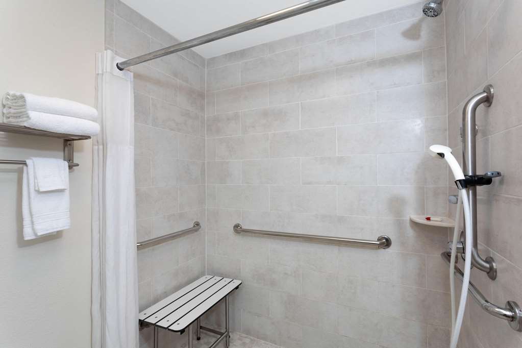 RAMADA BY WYNDHAM PANAMA CITY-guestroom-Guest Room,Bathroom,On-Site.jpg