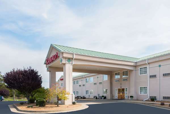 Exterior view - Ramada Inn Strasburg - I-81, Exit 298