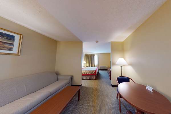  - Ramada Inn Strasburg - I-81, Exit 298