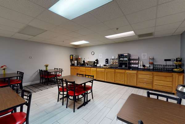  - Ramada Inn Strasburg - I-81, Exit 298