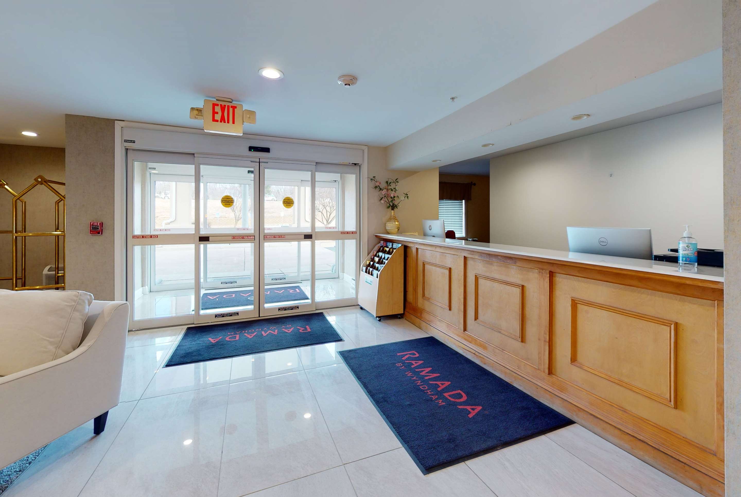 Lobby | Ramada by Wyndham Strasburg/Shenandoah Valley