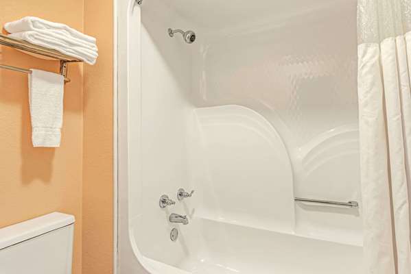  - Days Inn & Suites Osceola - I-55, Exit 48