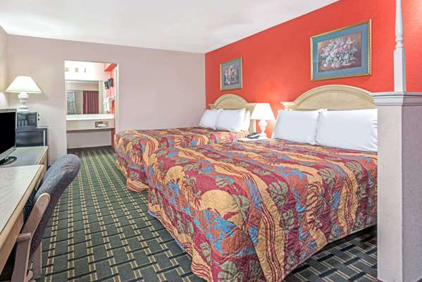  - Days Inn & Suites Osceola - I-55, Exit 48