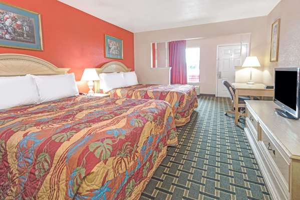  - Days Inn & Suites Osceola - I-55, Exit 48