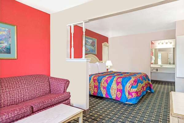 Suite - Days Inn & Suites Osceola - I-55, Exit 48