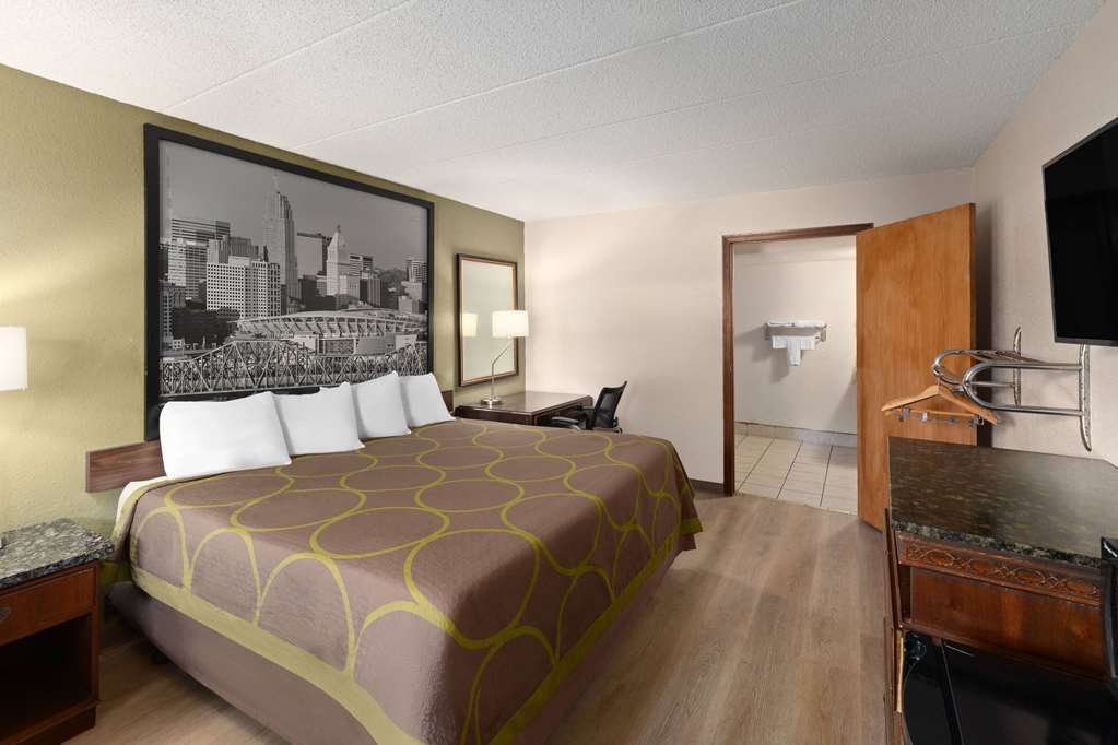 SUPER 8 BY WYNDHAM FORT MITCHELL CI-guestroom-Guest Room,On-Site.jpg
