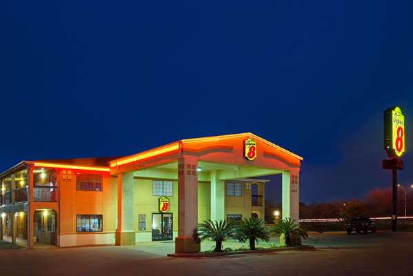 Exterior view - Super 8 Motel San Antonio - I-10, Exit 577