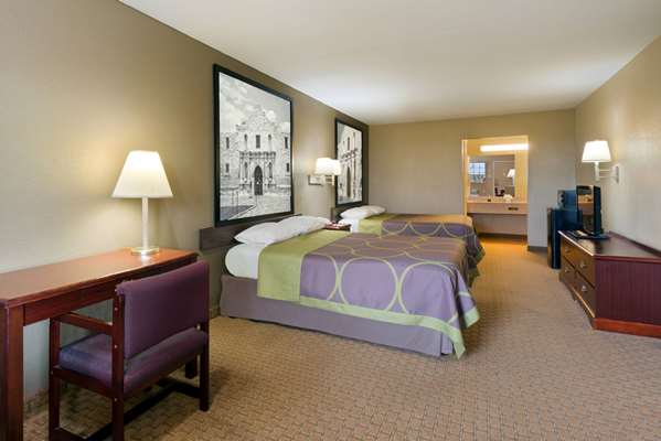  - Super 8 Motel San Antonio - I-10, Exit 577