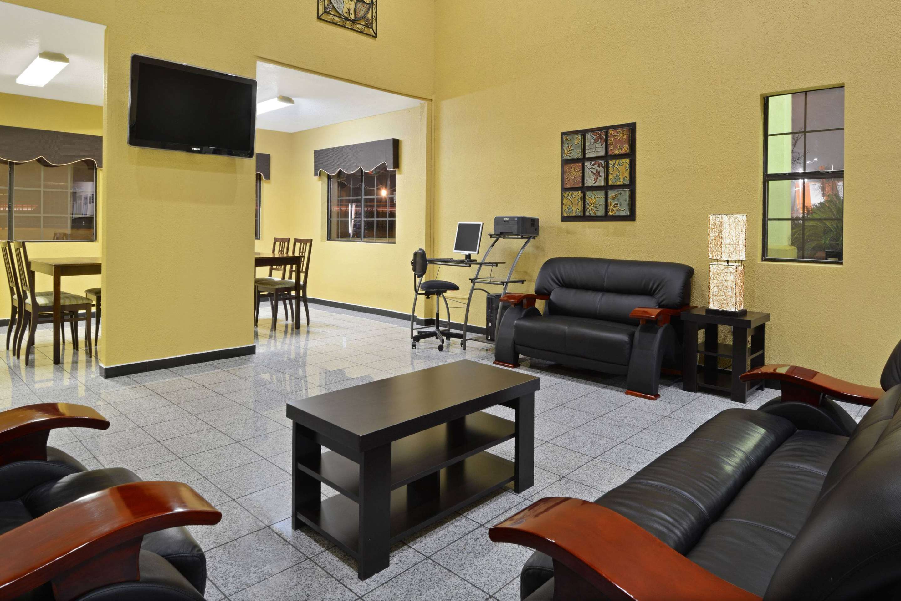 Lobby | Super 8 by Wyndham San Antonio/Riverwalk Area