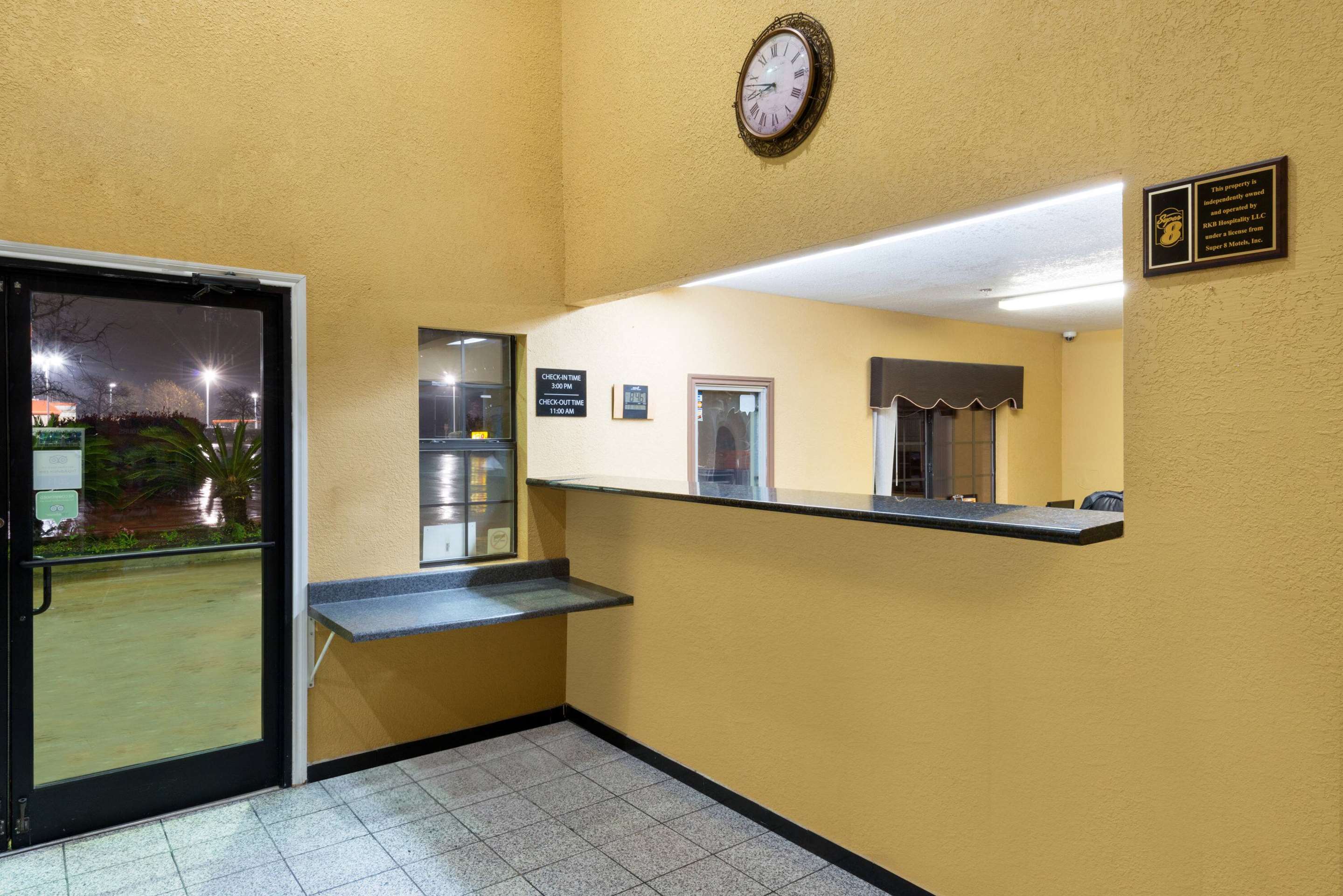 Front Desk | Super 8 by Wyndham San Antonio/Riverwalk Area