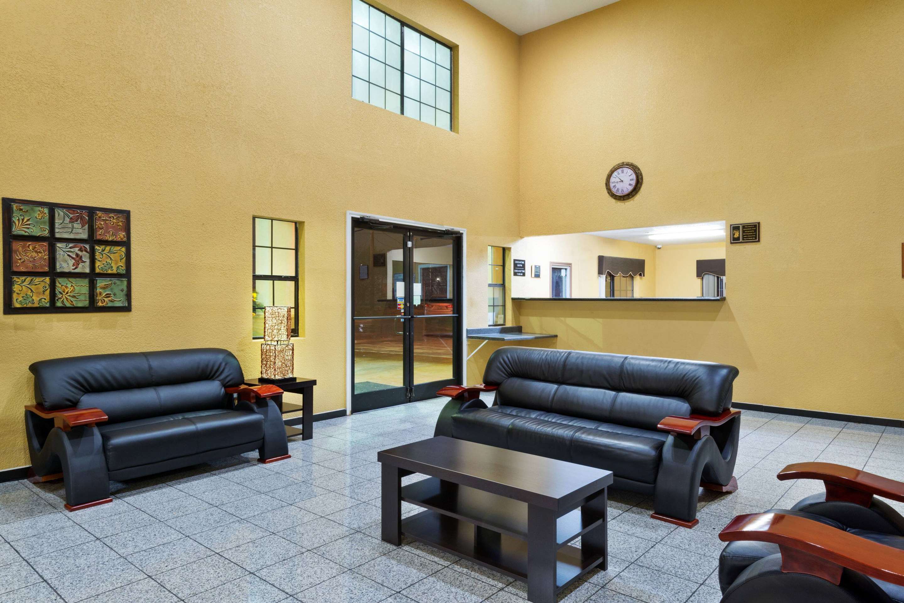 Lobby | Super 8 by Wyndham San Antonio/Riverwalk Area