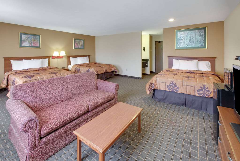 DAYS INN MESQUITE RODEO TX-guestroom-Guest Room,On-Site.jpg