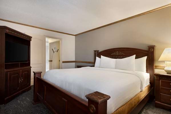 Suite - Baymont Inn & Suites Des Moines - I-35 & I-80, Exit 136