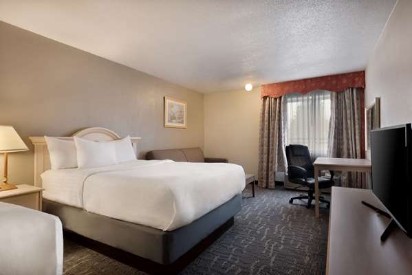 Suite - Baymont Inn & Suites Des Moines - I-35 & I-80, Exit 136