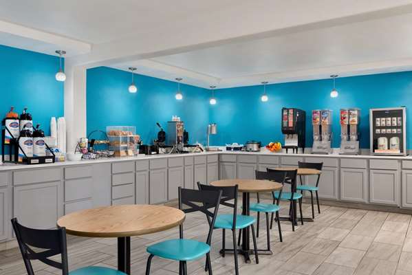 Restaurant - Baymont Inn & Suites Des Moines - I-35 & I-80, Exit 136