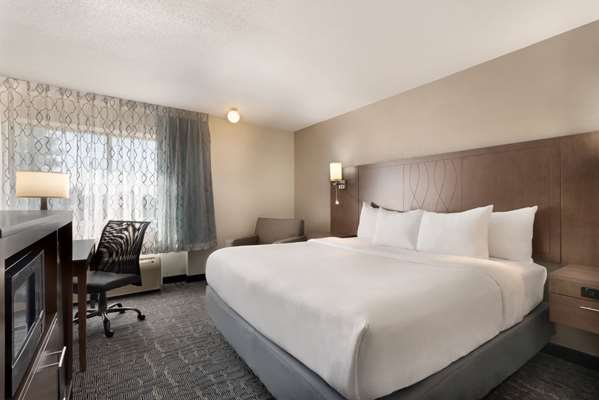  - Baymont Inn & Suites Des Moines - I-35 & I-80, Exit 136