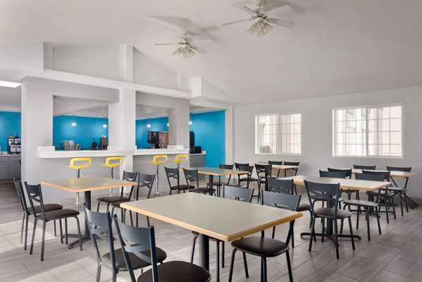 Restaurant - Baymont Inn & Suites Des Moines - I-35 & I-80, Exit 136