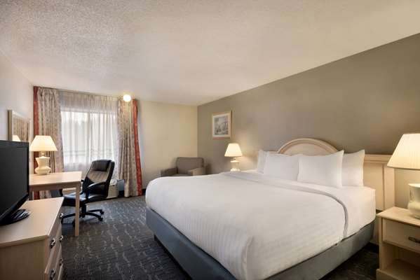  - Baymont Inn & Suites Des Moines - I-35 & I-80, Exit 136