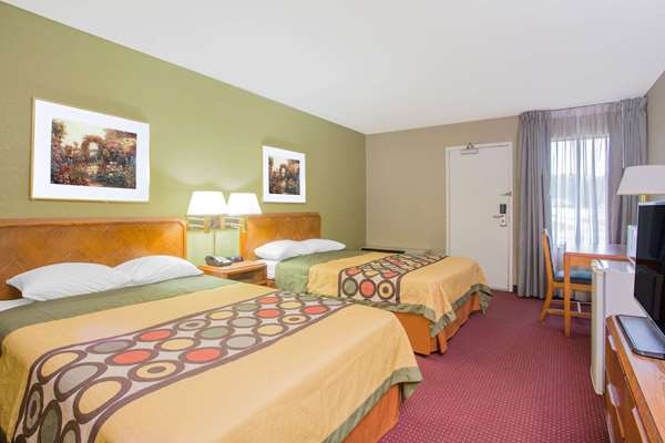  - Super 8 Motel East Madison - I-39, I-90 & I-94, Exit 135