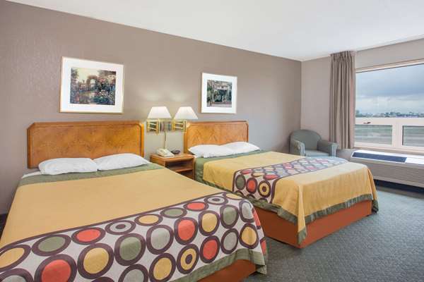  - Super 8 Motel East Madison - I-39, I-90 & I-94, Exit 135