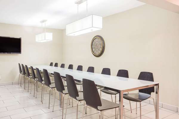  - Super 8 Motel East Madison - I-39, I-90 & I-94, Exit 135