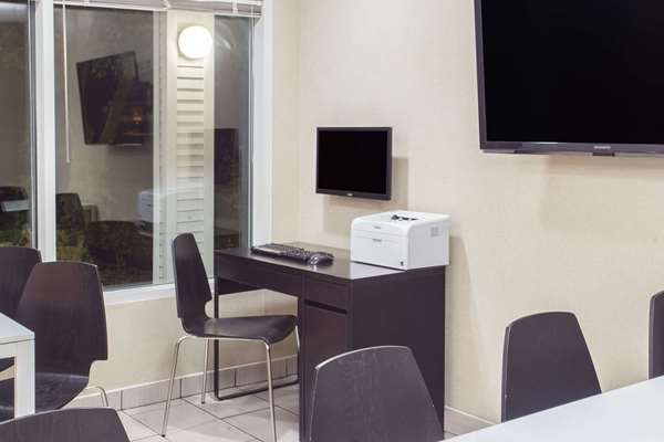 Conference Area - Super 8 Motel East Madison - I-39, I-90 & I-94, Exit 135