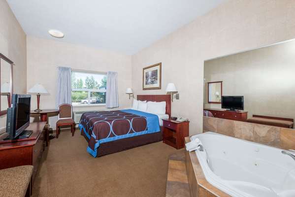 Suite - Super 8 Hotel City Centre Red Deer