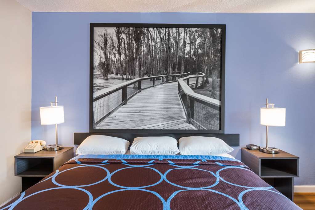 SUPER 8 BY WYNDHAM HARDEEVILLE-guestroom-Guest Room,On-Site.jpg