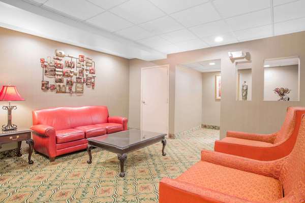  - Days Inn & Suites Greenville - I-385, Exit 37