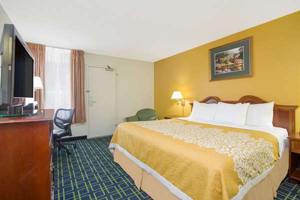  - Days Inn & Suites Greenville - I-385, Exit 37