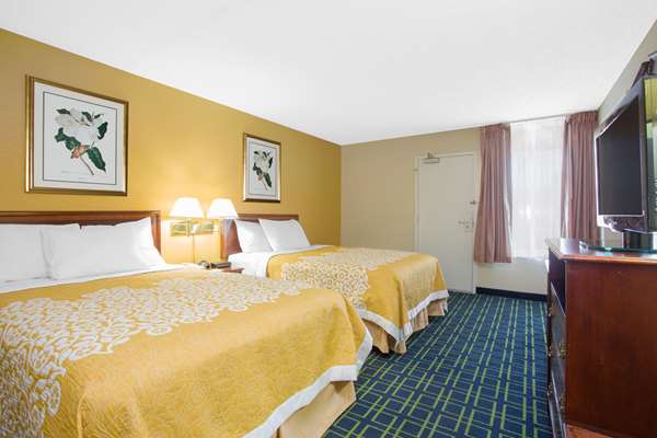 Suite - Days Inn & Suites Greenville - I-385, Exit 37