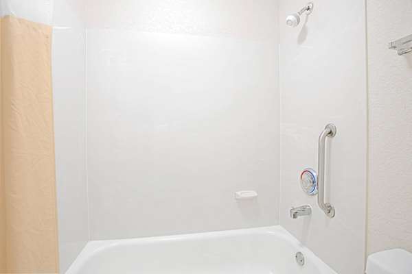  - Days Inn & Suites Greenville - I-385, Exit 37