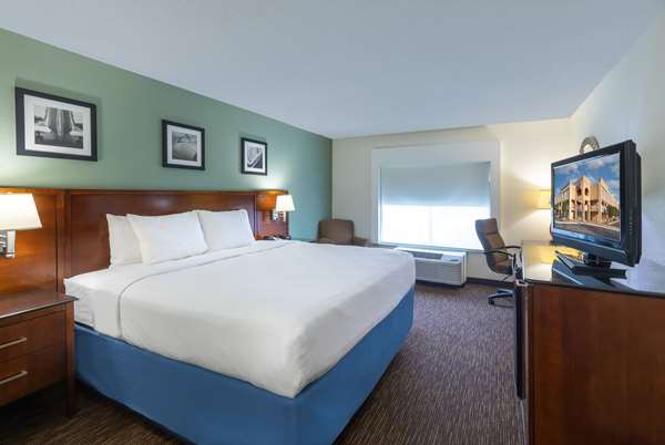  - Days Inn & Suites Greenville - I-385, Exit 37