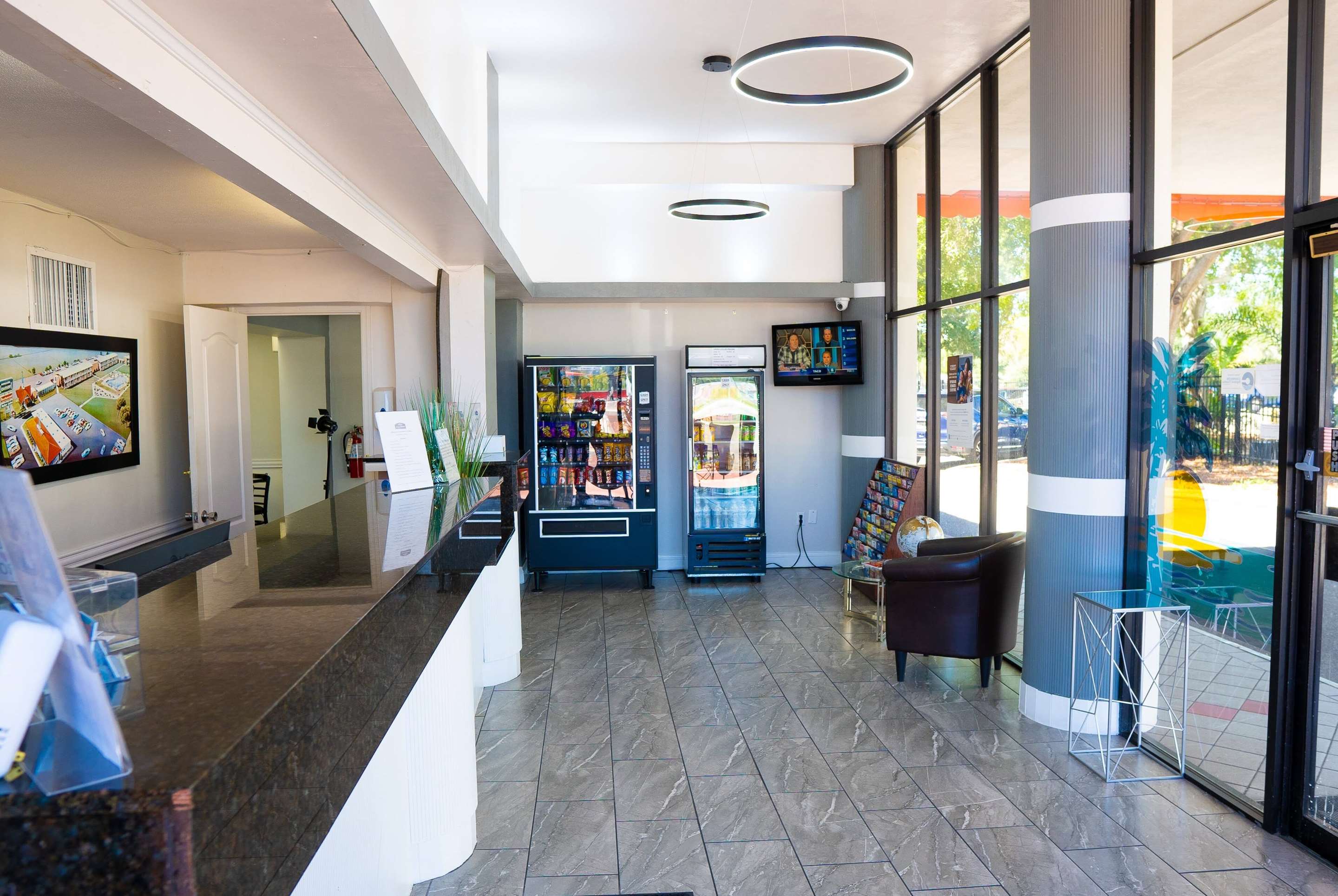 Lobby | Howard Johnson by Wyndham Clearwater / Dunedin
