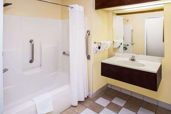  - Days Inn & Suites Harvey - I-80 & I-294, Exit 2