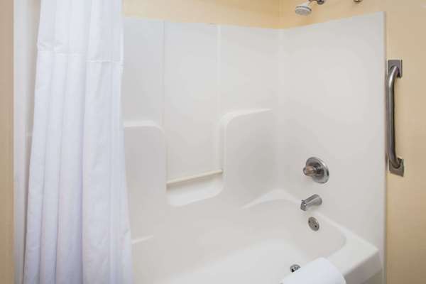  - Days Inn & Suites Harvey - I-80 & I-294, Exit 2