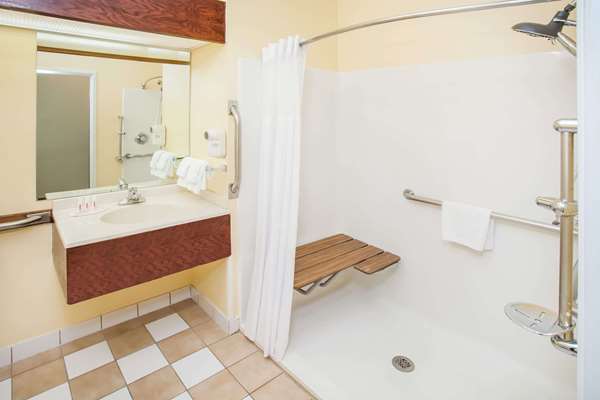 - Days Inn & Suites Harvey - I-80 & I-294, Exit 2